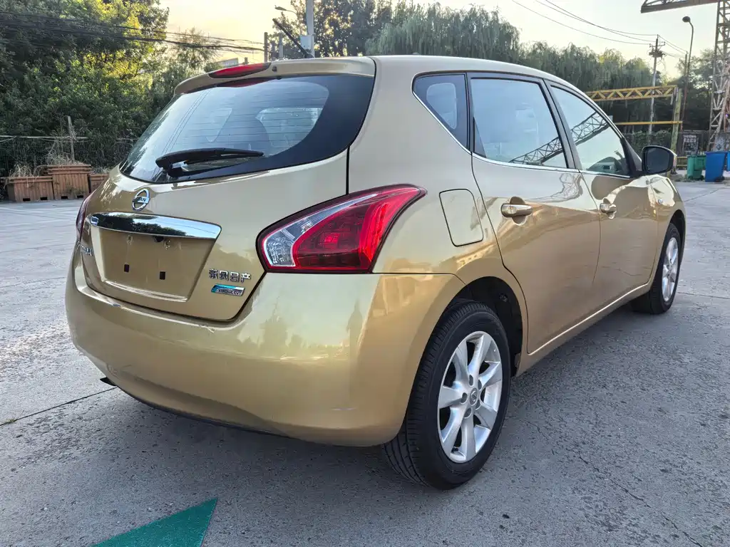 Nissan Tiida 2015