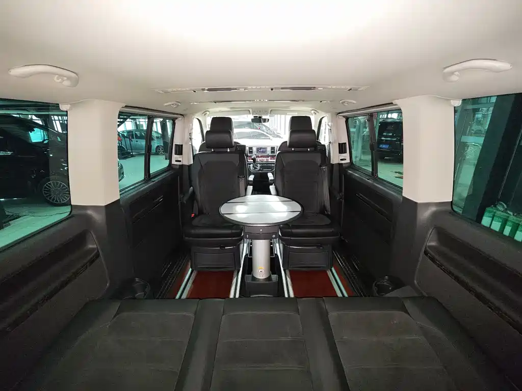 Volkswagen Multivan 2018 — фото 13