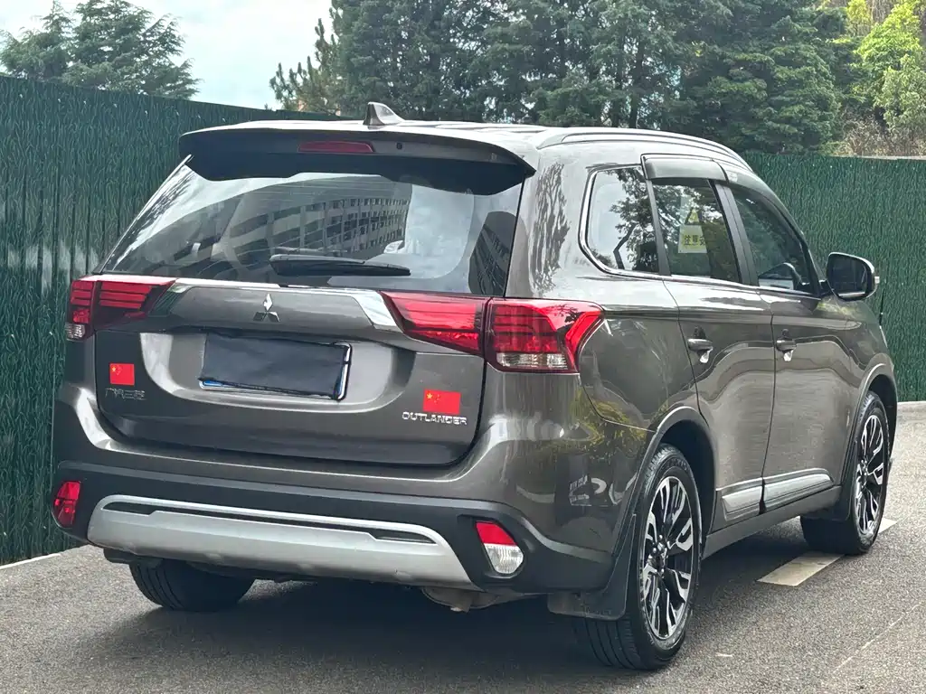 Mitsubishi Outlander 2019 — фото 6