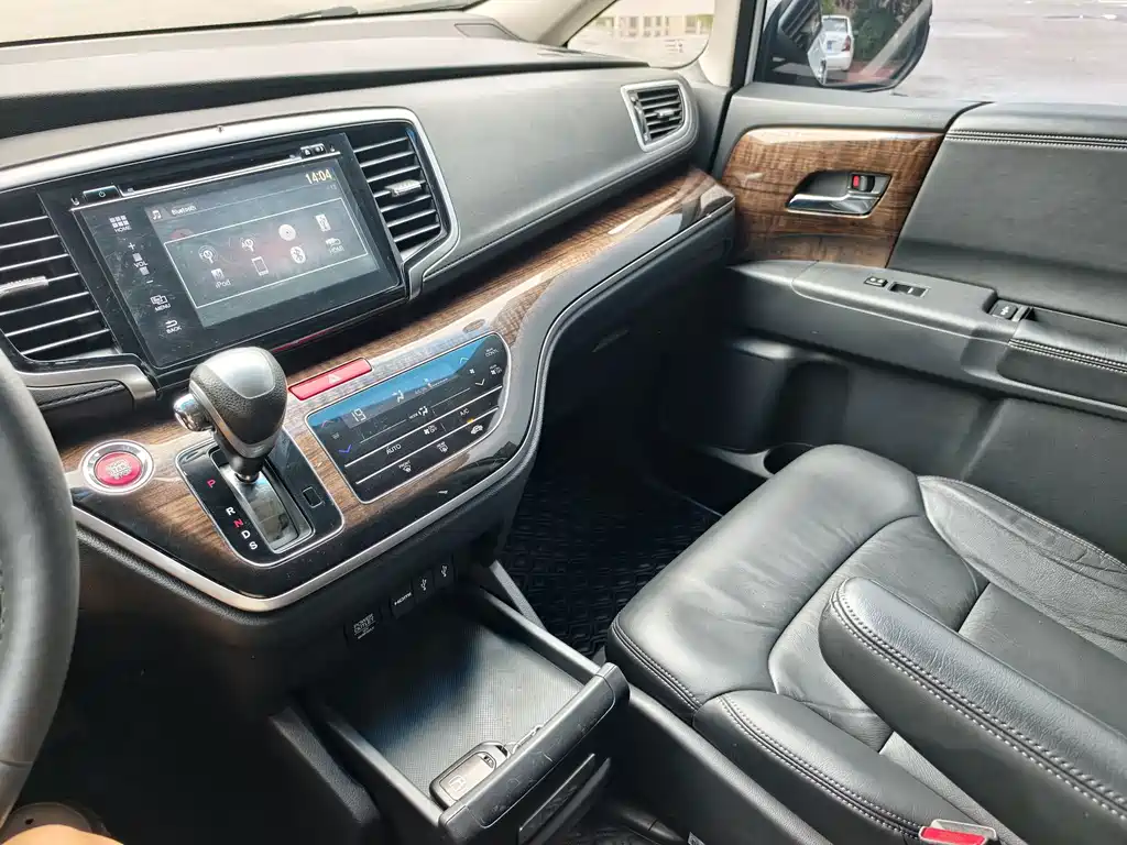 Honda Odyssey 2015 — фото 12
