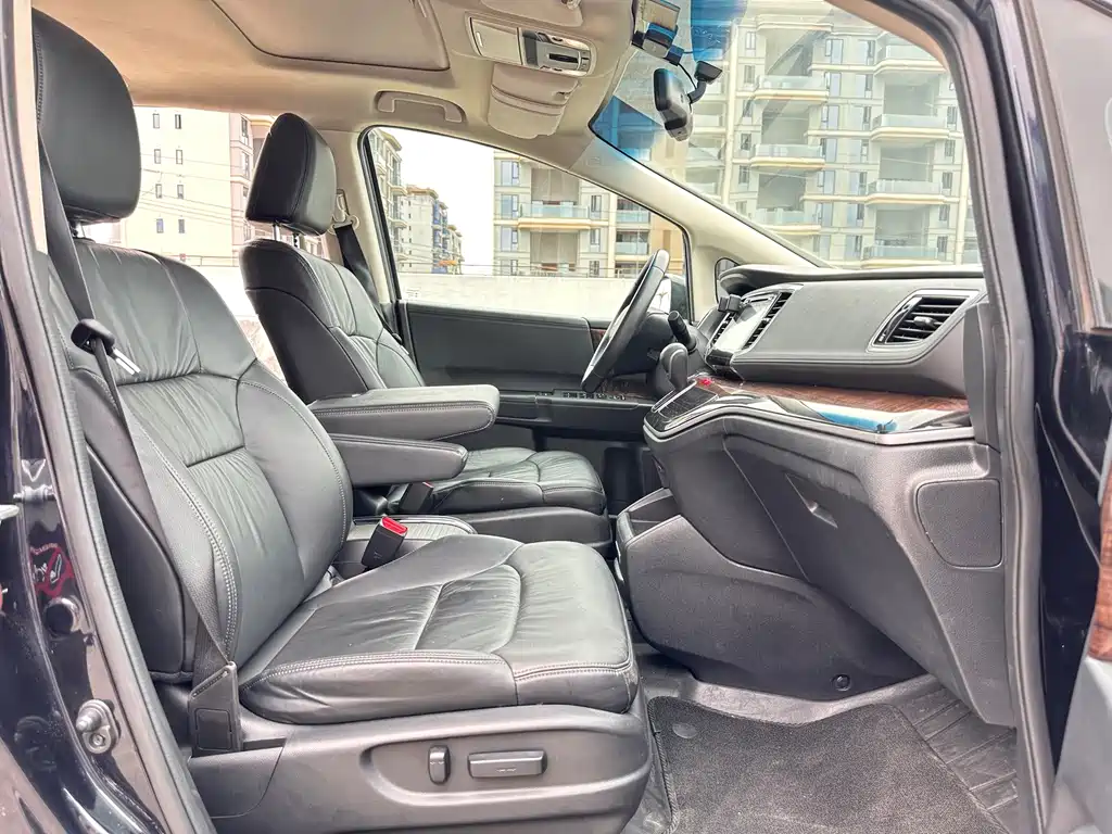 Honda Odyssey 2015 — фото 16