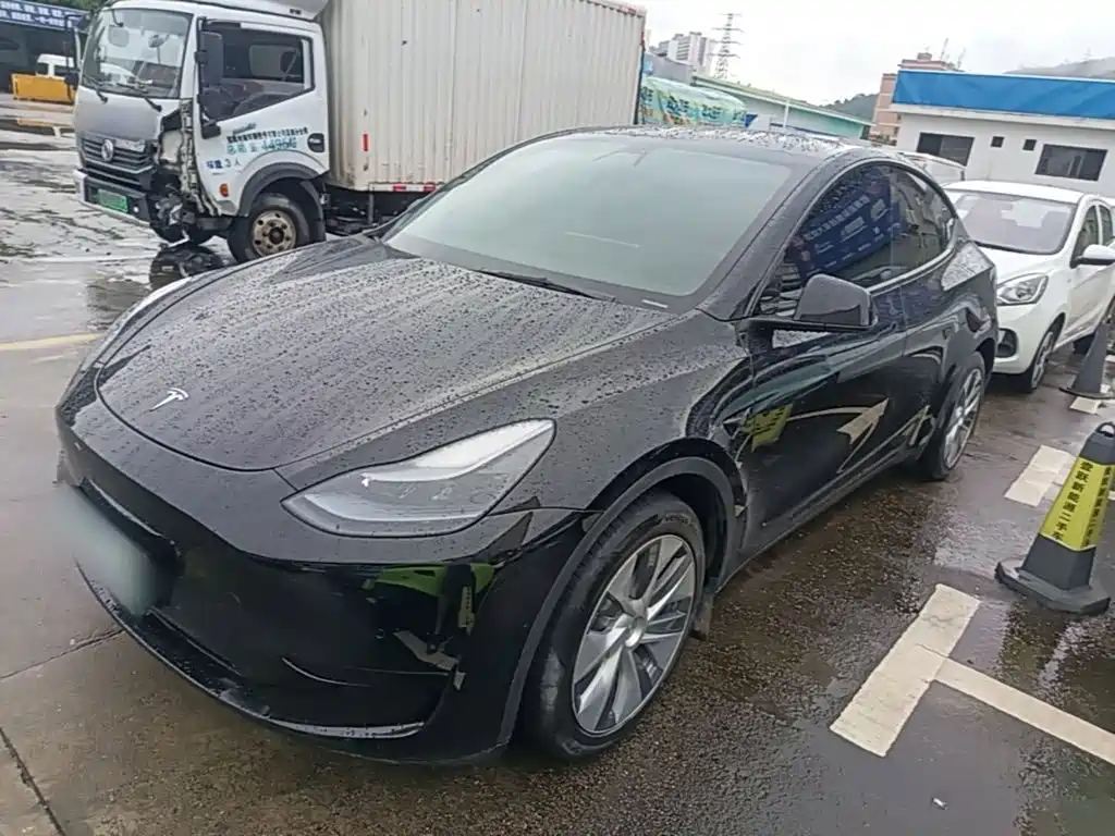 Tesla Model Y 2023 — фото 2