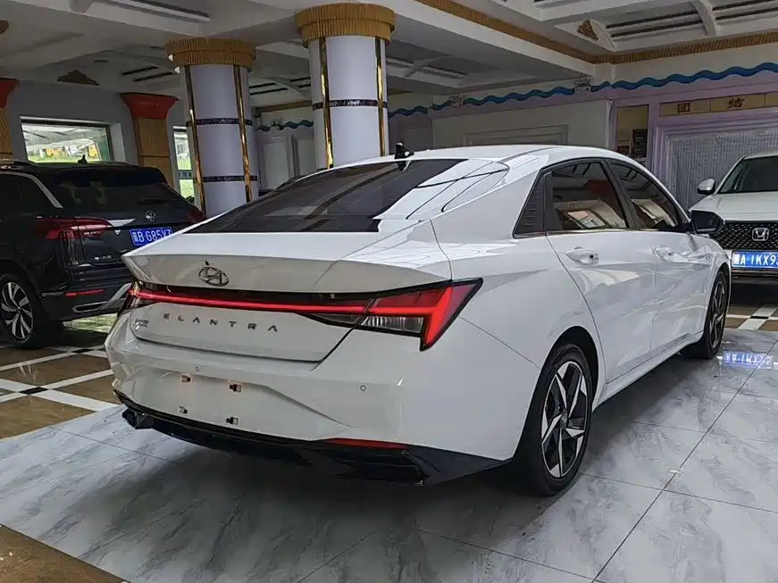 Hyundai Elantra 2022