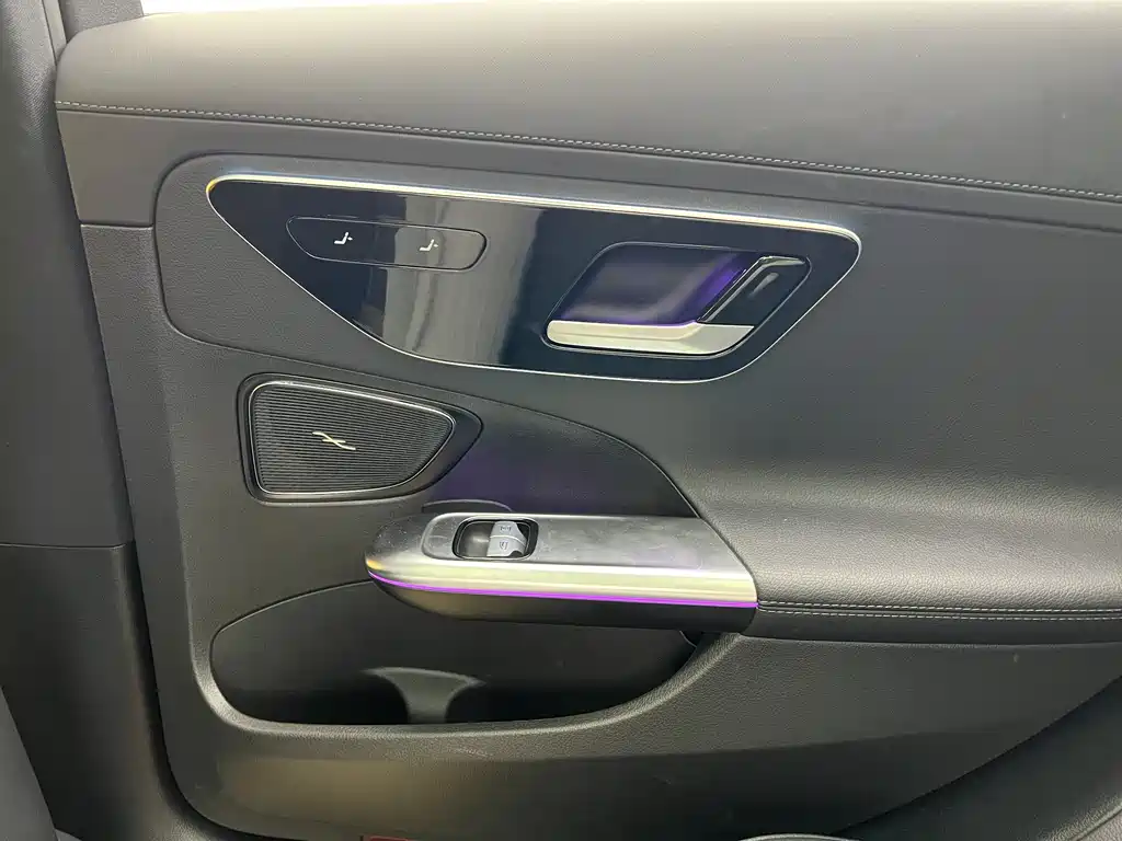 Mercedes-Benz C-Class 2025 — фото 25