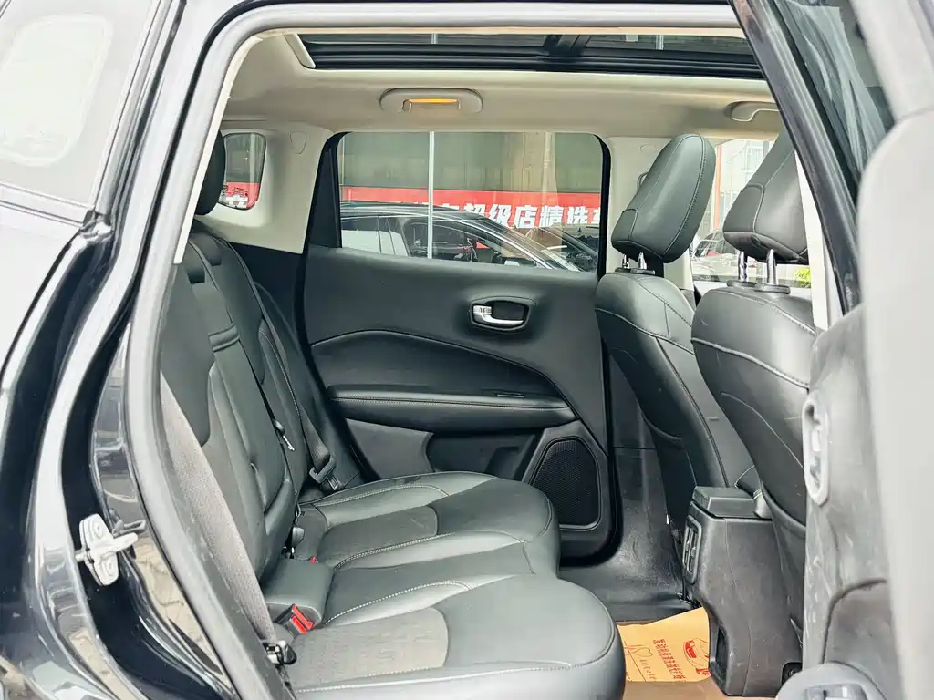 Jeep Compass 2020 — фото 12