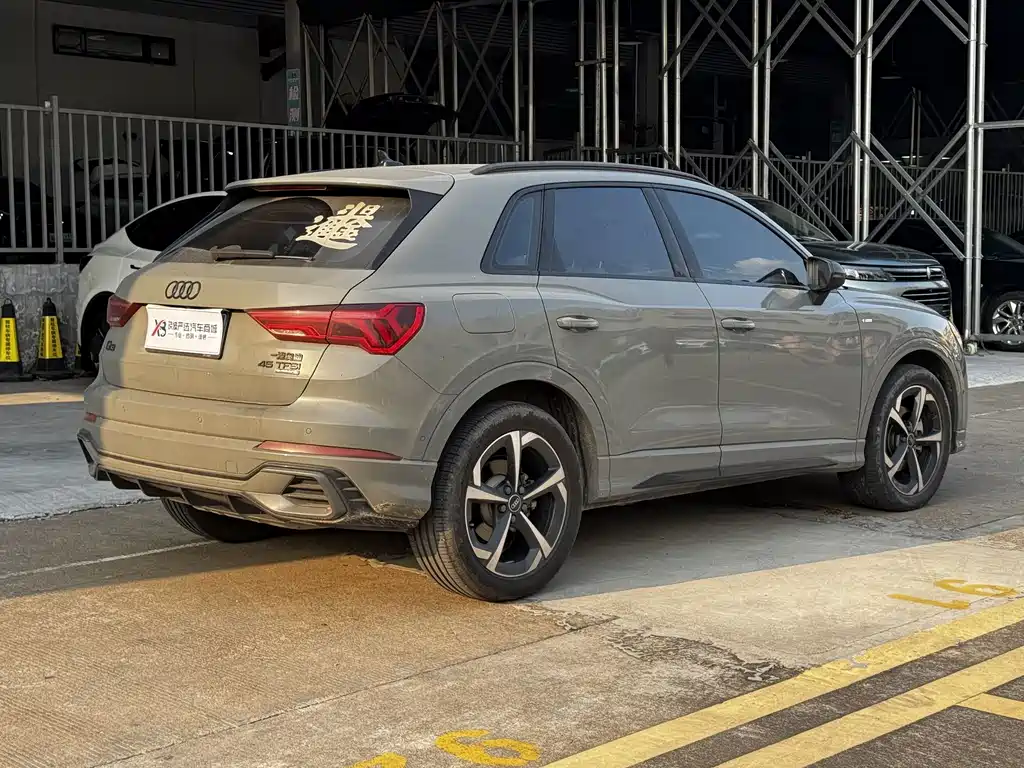 Audi Q3 2023 — фото 15