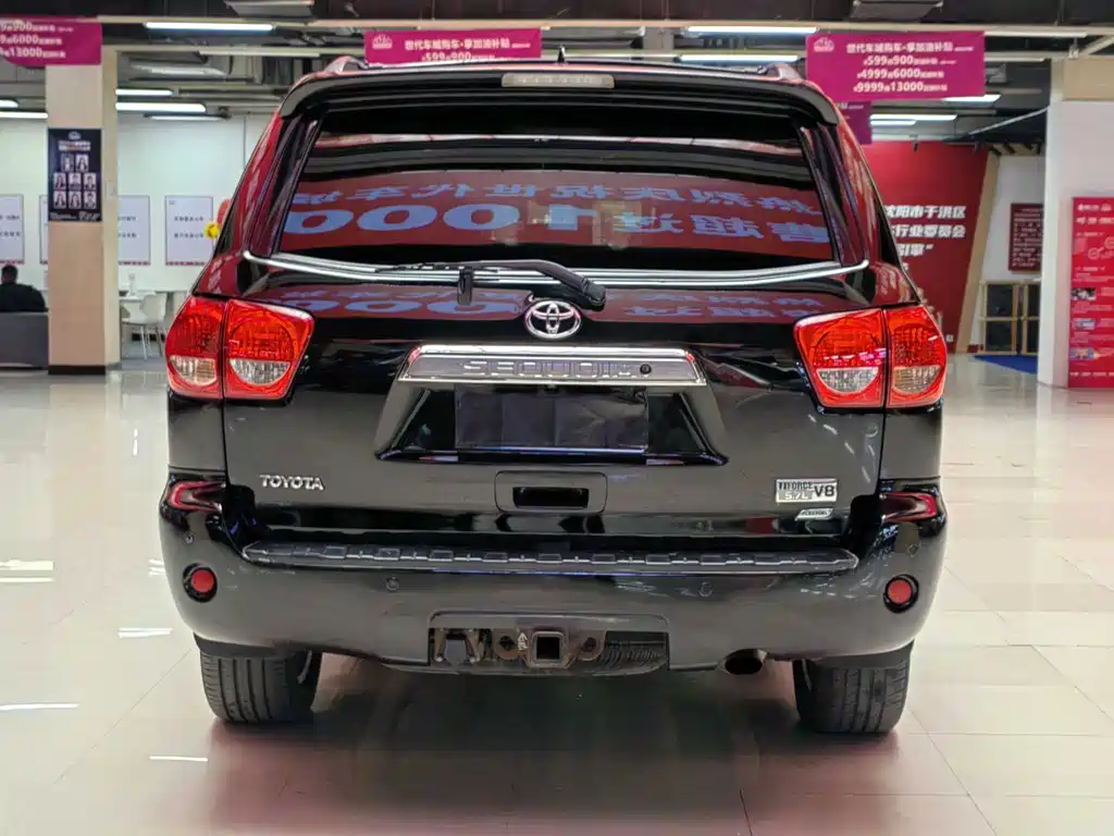 Toyota Sequoia 2010 — фото 7