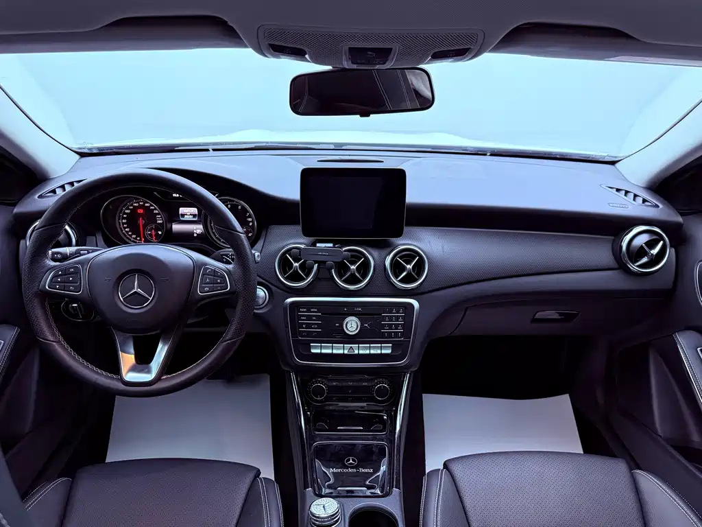 Mercedes-Benz GLA 2017 — фото 16