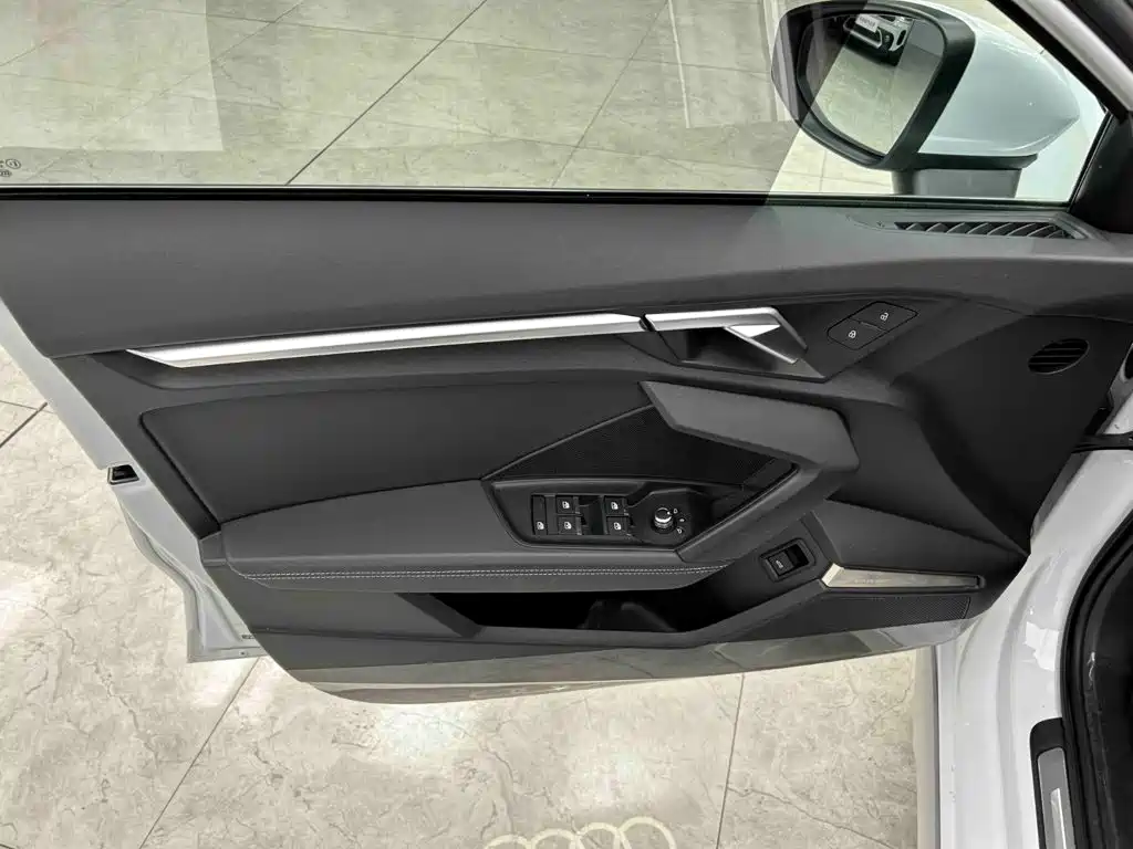 Audi A3 2023 — фото 10