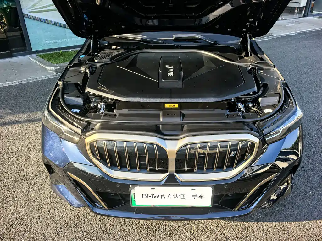 BMW i5 2025 — фото 3