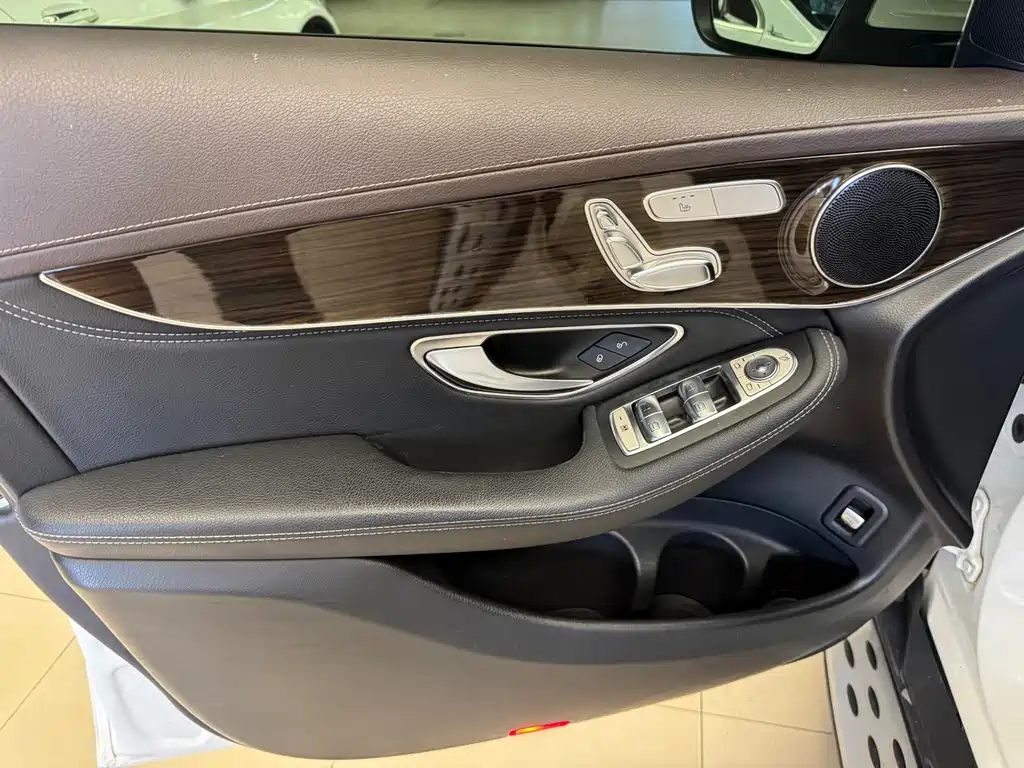 Mercedes-Benz GLC 2018 — фото 17