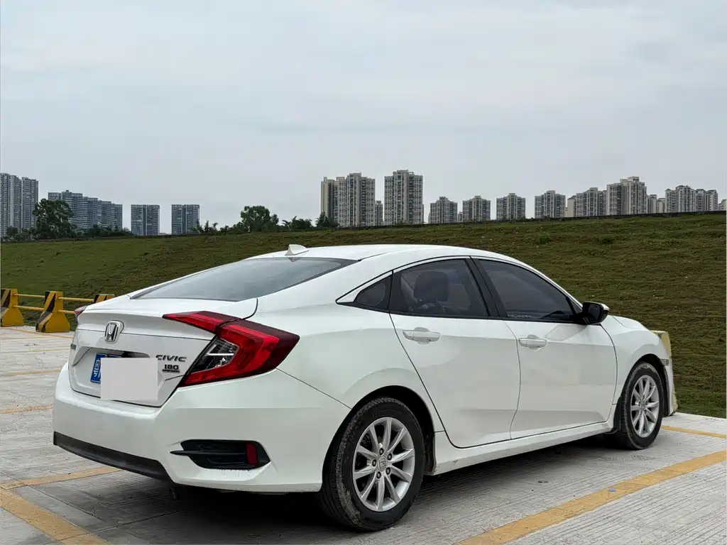 Honda Civic 2017 — фото 19
