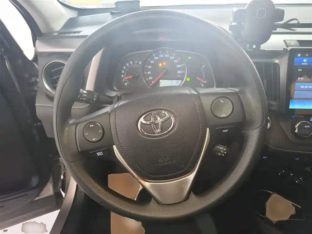 Toyota RAV4 2017 — фото 7