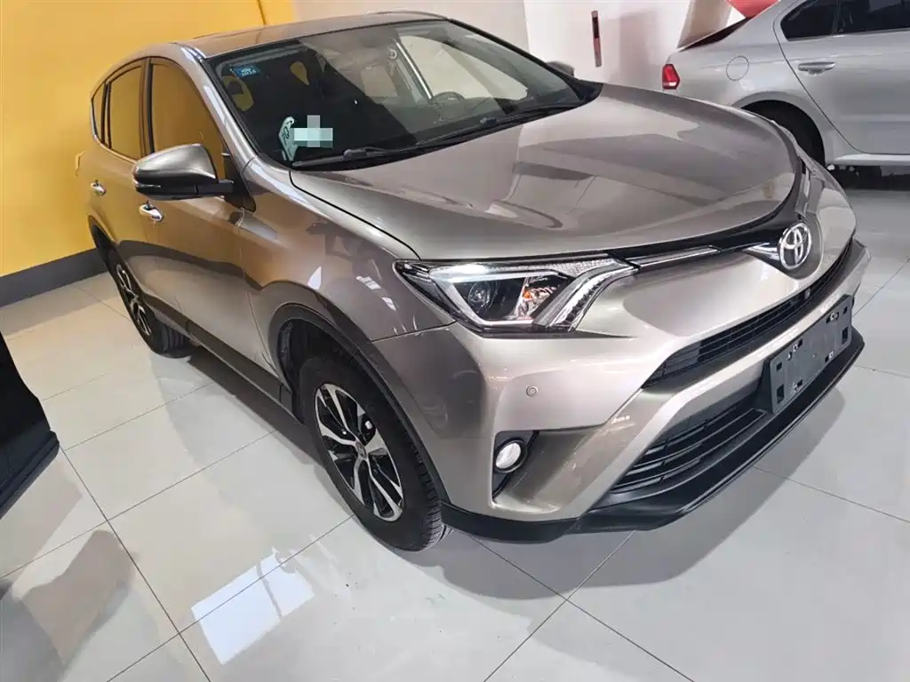 Toyota RAV4 2017 — фото 22