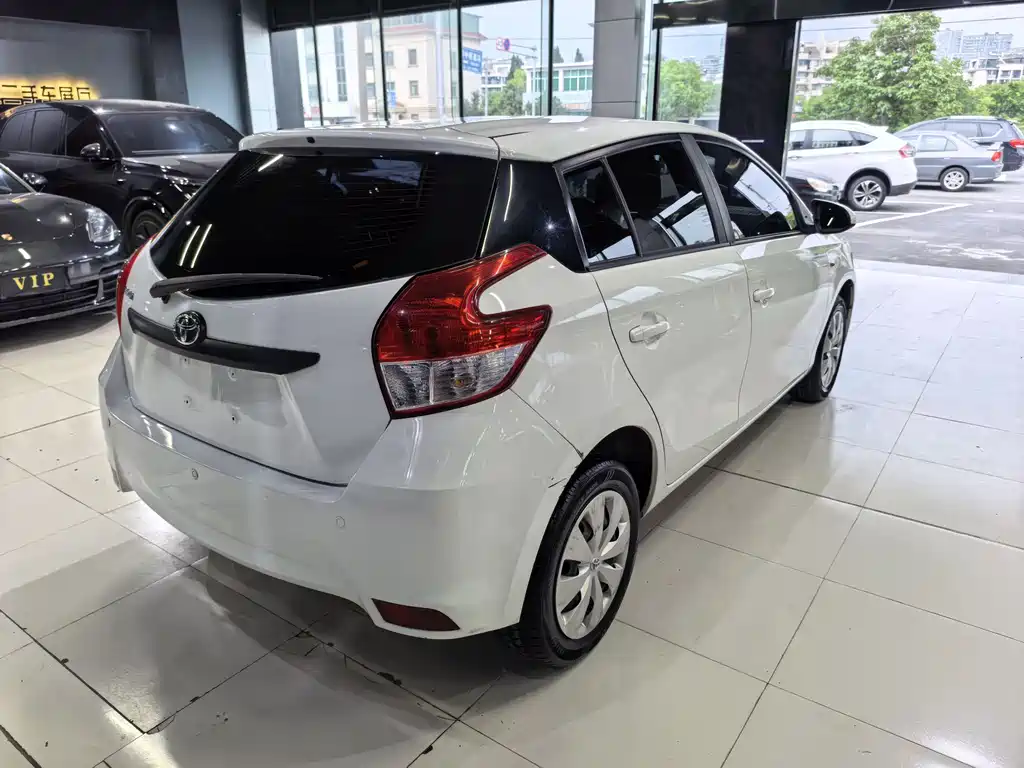 Toyota Yaris L 2014 — фото 7