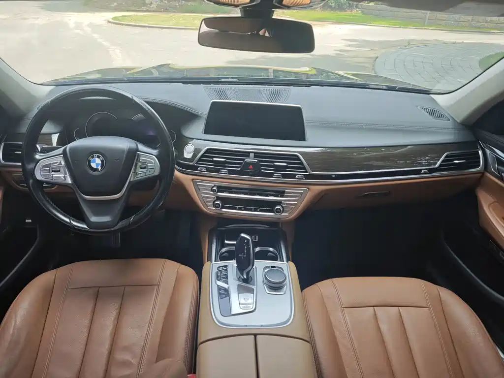 BMW 7 Series 2018 — фото 7