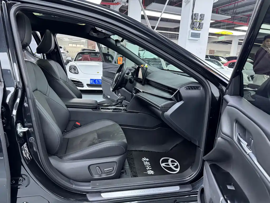Toyota Camry 2025 — фото 15