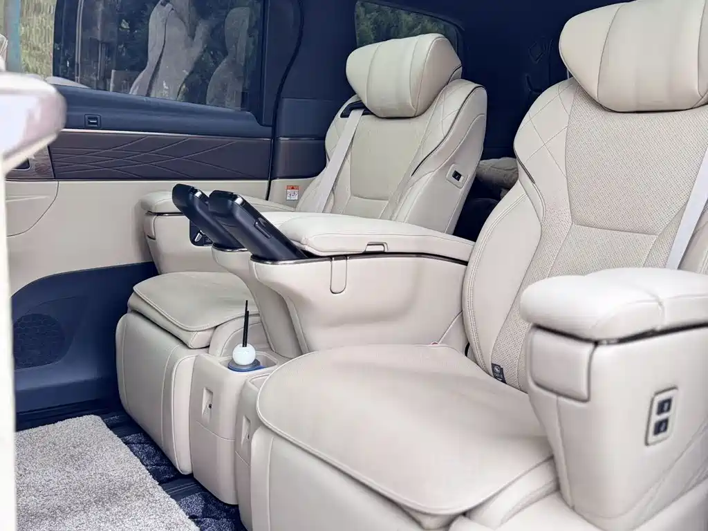 Toyota Vellfire 2023 — фото 8