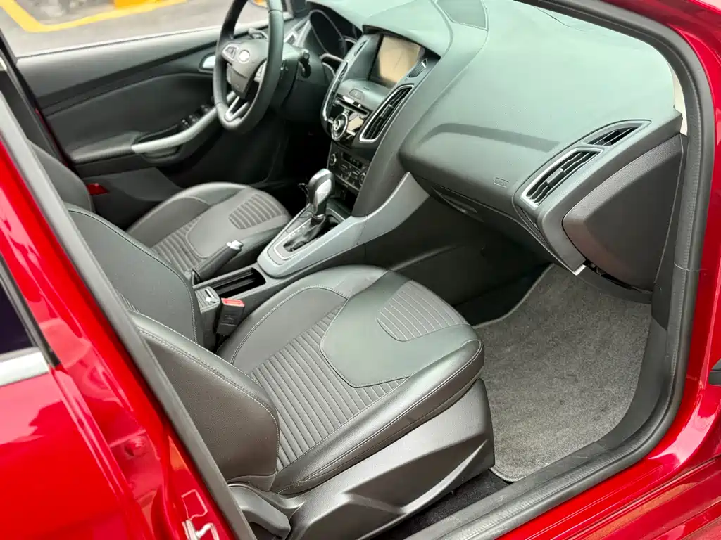 Ford Focus 2016 — фото 13