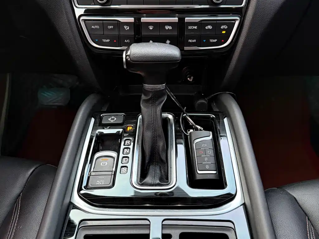 GAC Motor Trumpchi GS8 2018 — фото 11