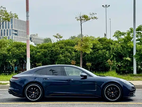 Porsche Panamera 2022
