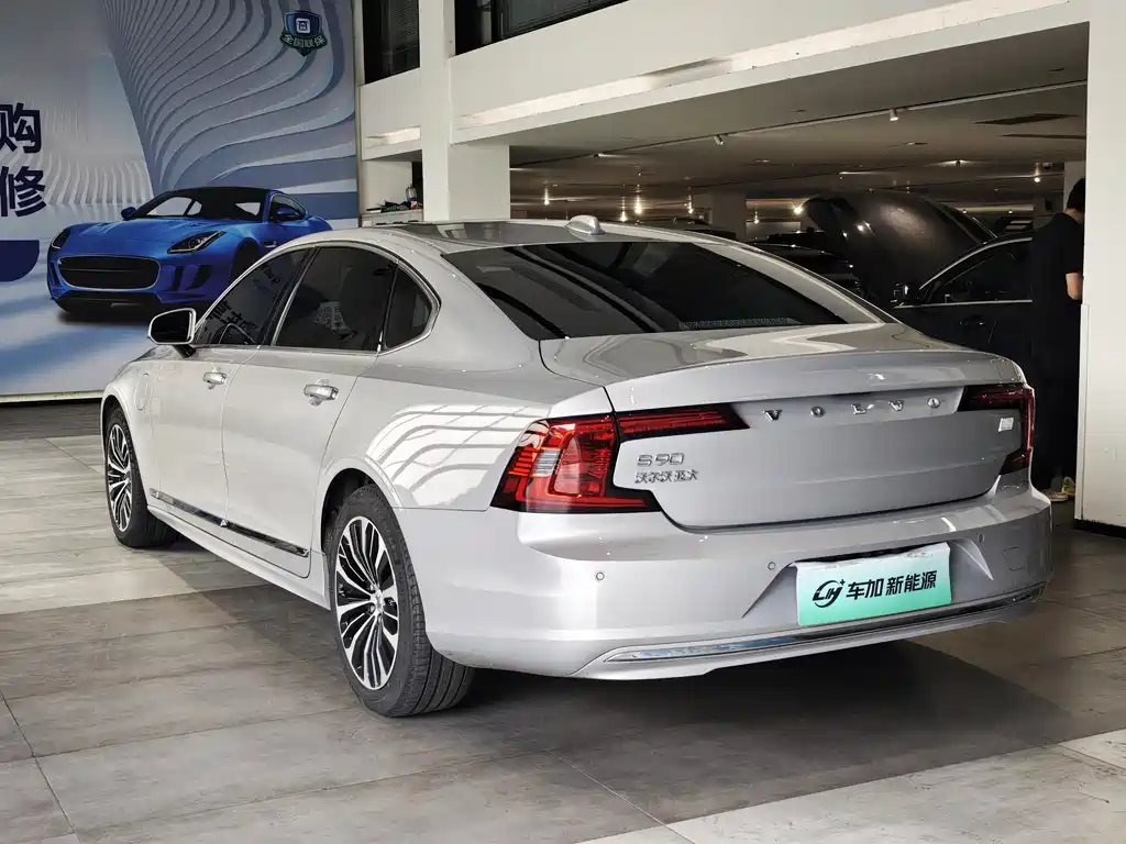Volvo S90 PHEV 2023 — фото 9