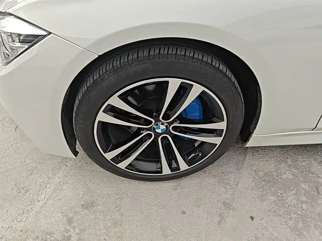 BMW 3 Series 2019 — фото 22