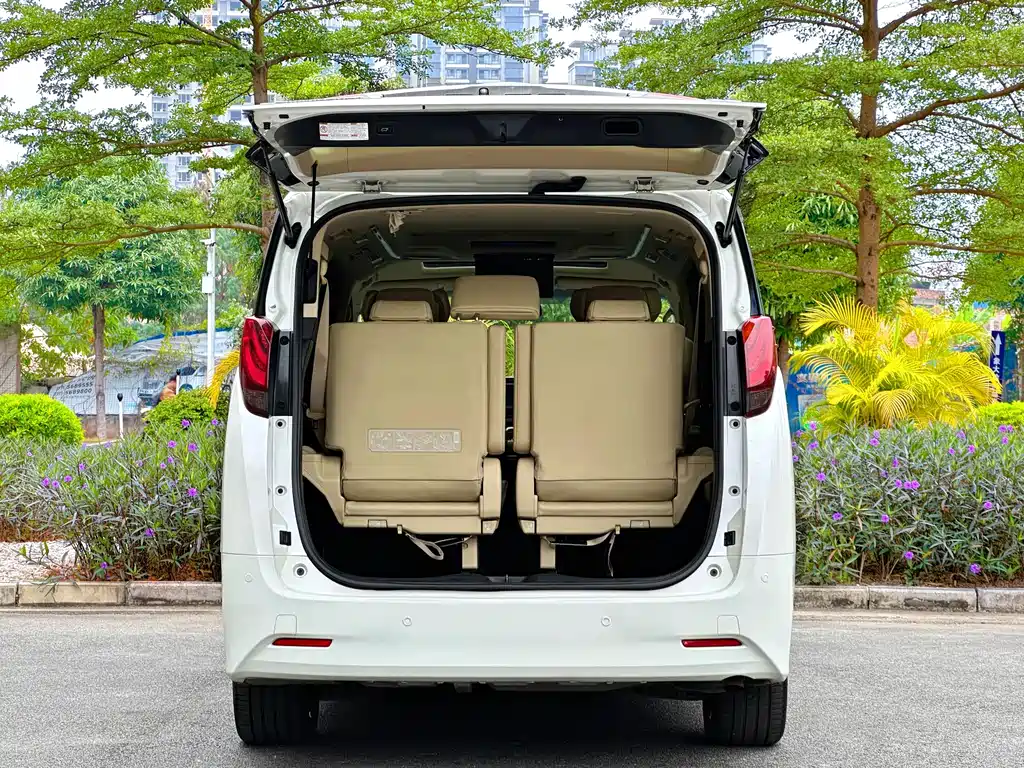 Toyota Alphard 2015 — фото 36