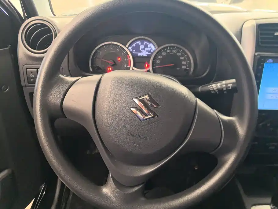 Suzuki Jimny 2017 — фото 15