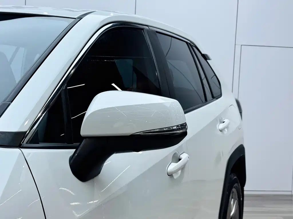 Toyota RAV4 2022 — фото 25