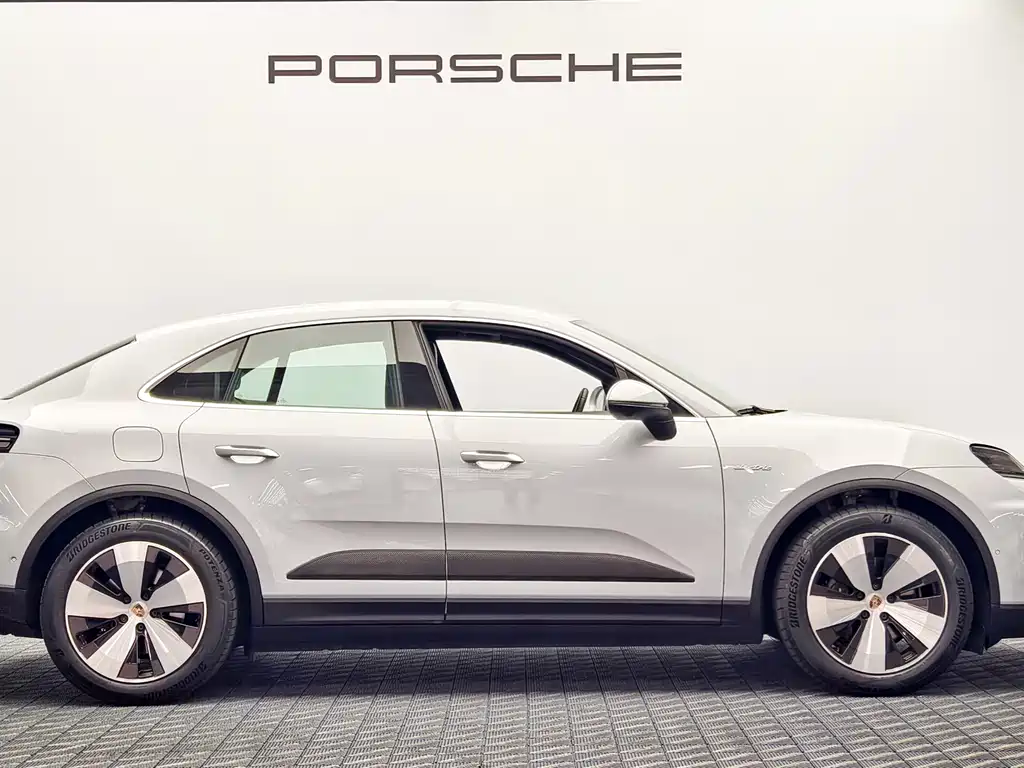 Porsche Macan EV 2024 — фото 3