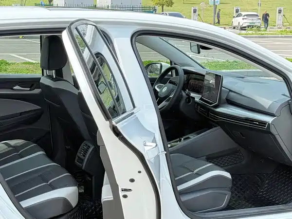 Volkswagen Golf 2025