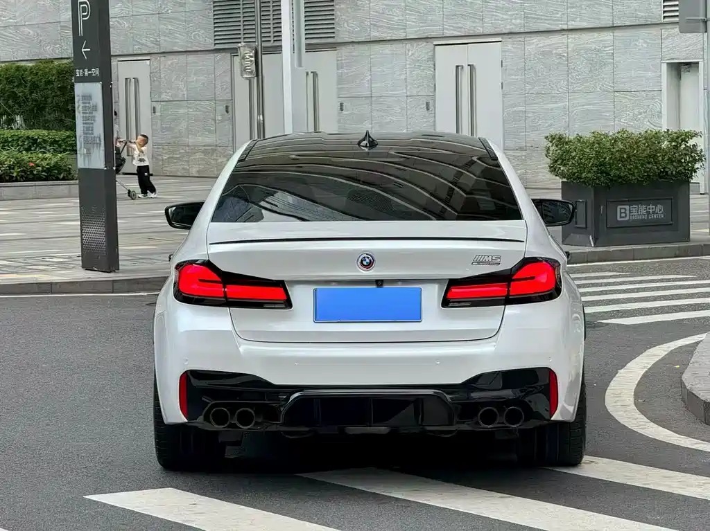 BMW M5 2023 — фото 8