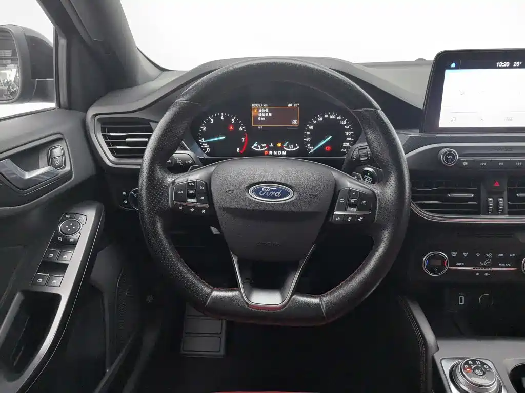 Ford Focus 2019 — фото 11