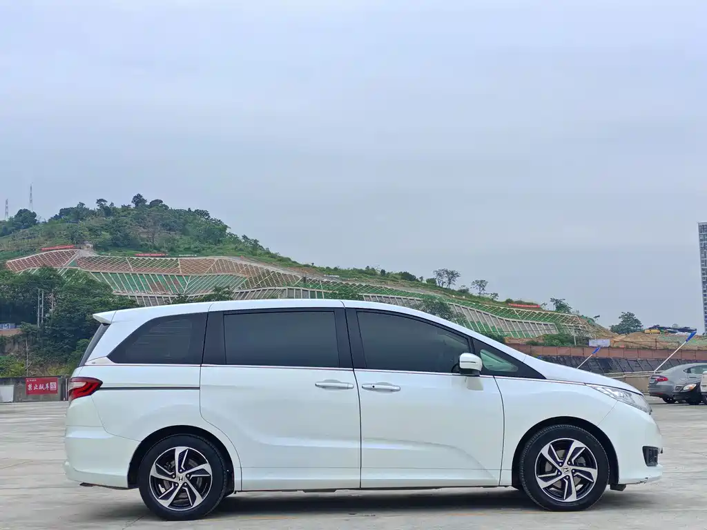 Honda Odyssey 2017 — фото 8