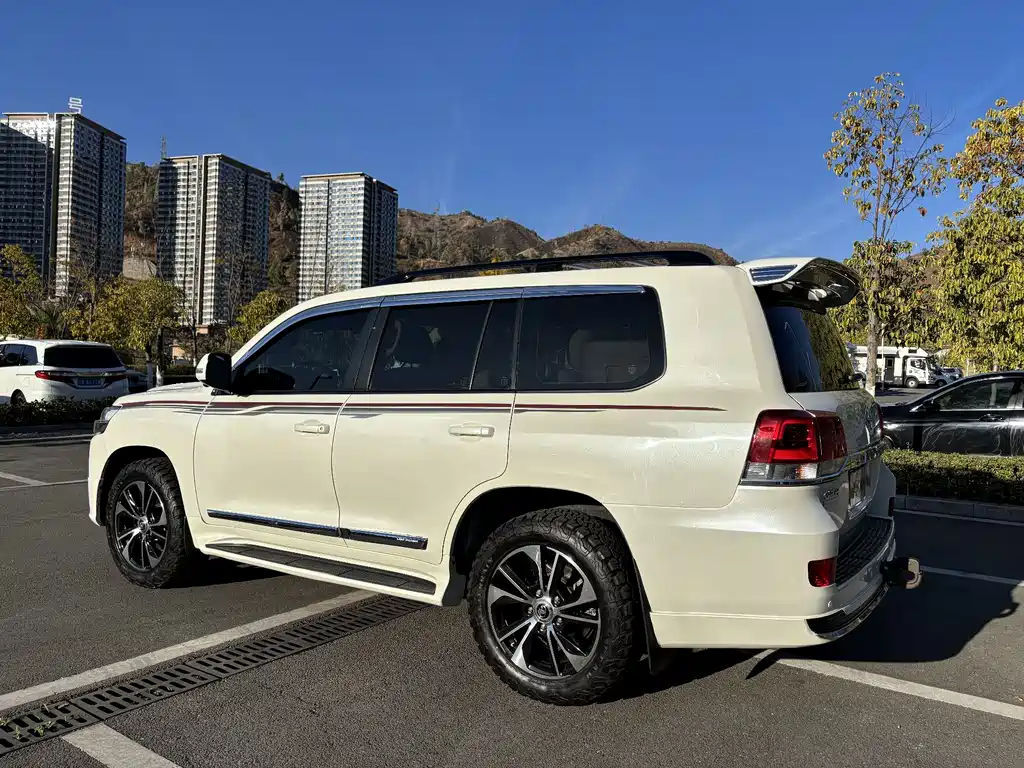 Toyota Land Cruiser 2018 — фото 6
