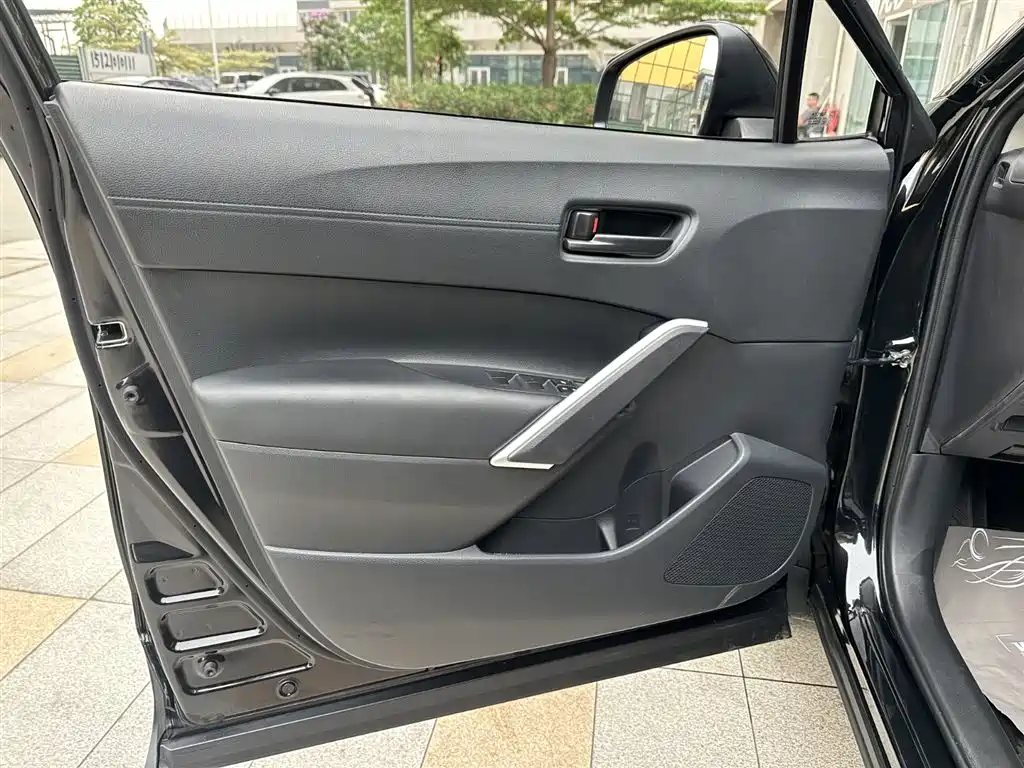 Toyota Corolla Cross 2024 — фото 23