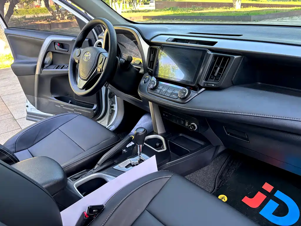 Toyota RAV4 2016 — фото 17