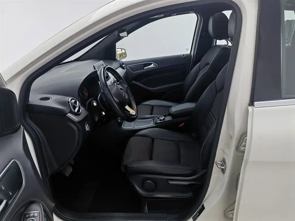 Mercedes-Benz B-Class 2016 — фото 10