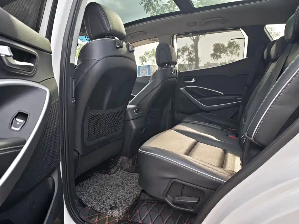 Hyundai Santa Fe 2018 — фото 10