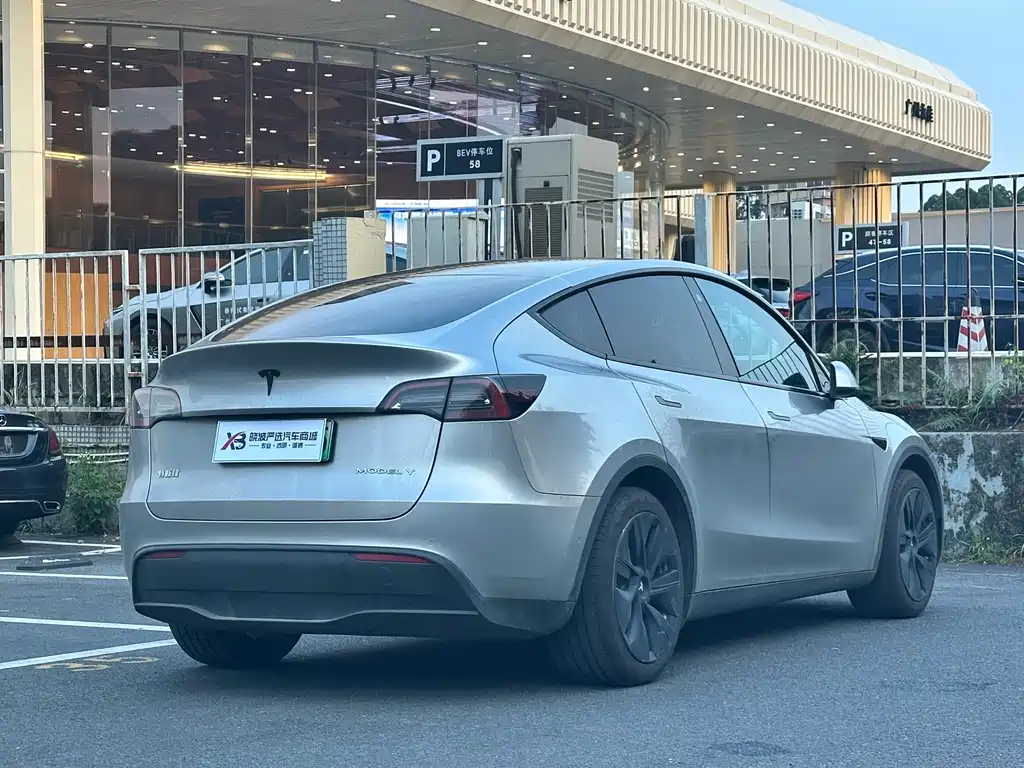 Tesla Model Y 2022 — фото 18