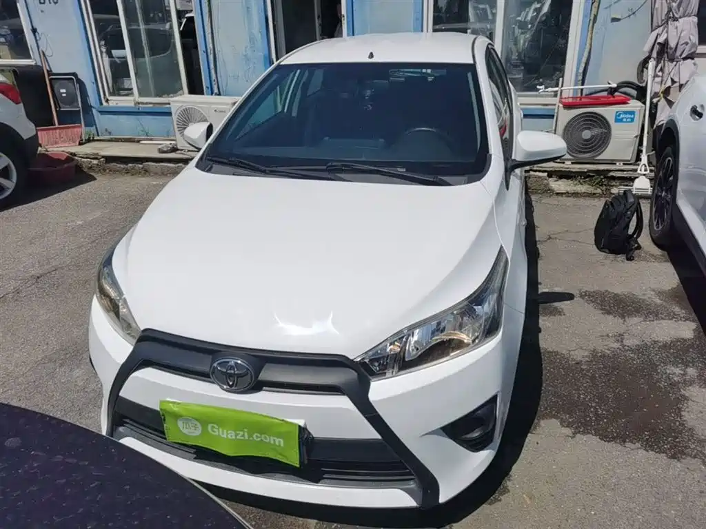 Toyota Yaris L 2015 — фото 3
