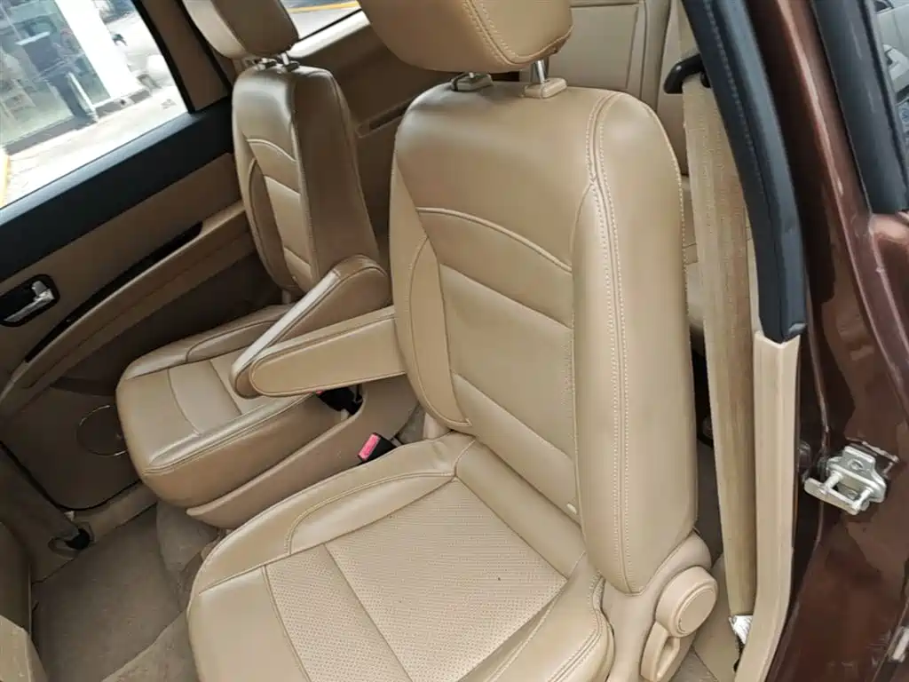 Wuling Hongguang 2015 — фото 16