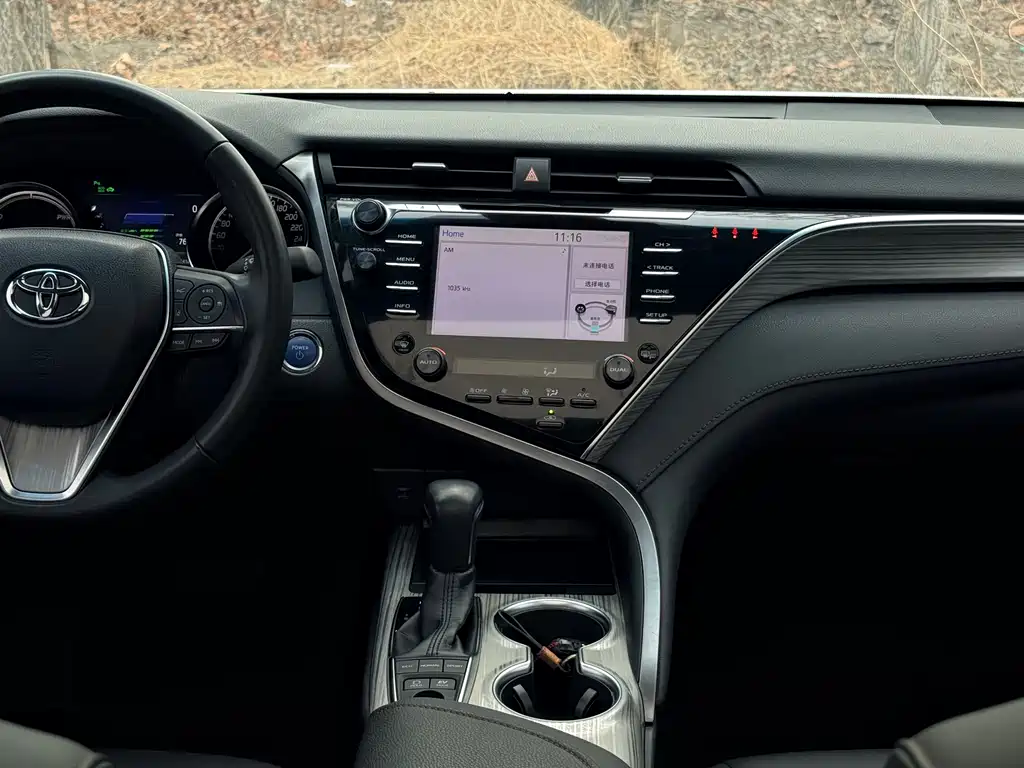 Toyota Camry 2019 — фото 9