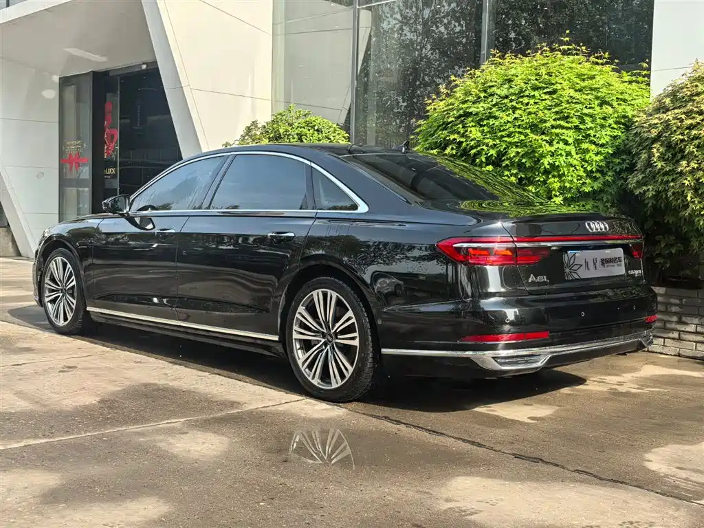 Audi A8 2022 — фото 3