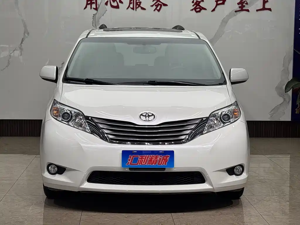 Toyota Sienna 2017 — фото 2