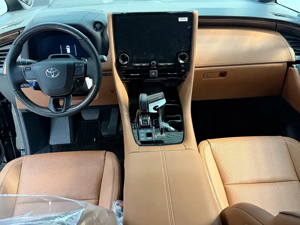 Toyota Alphard — фото 16