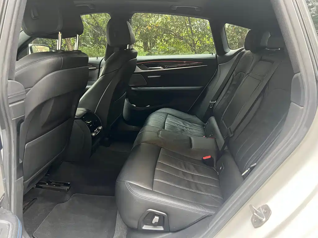 BMW 6 Series GT 2018 — фото 10