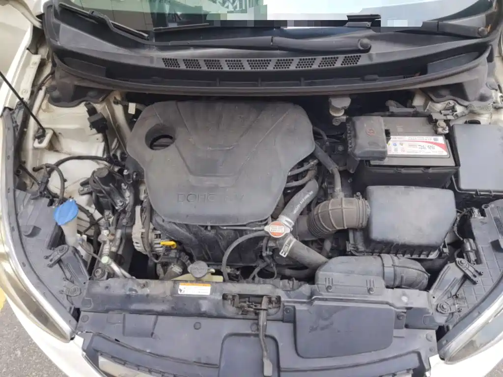 Hyundai Elantra 2015 — фото 16
