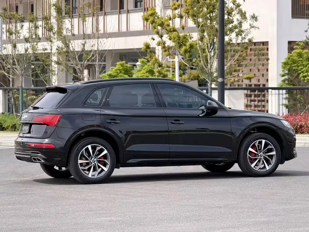 Audi Q5L 2024 — фото 17